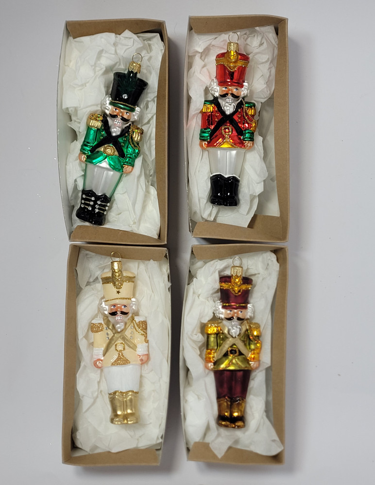 Forma "Dziadek do orzechów bordo"